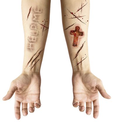 Ideiglenes tetoválás mű sebek és kereszt